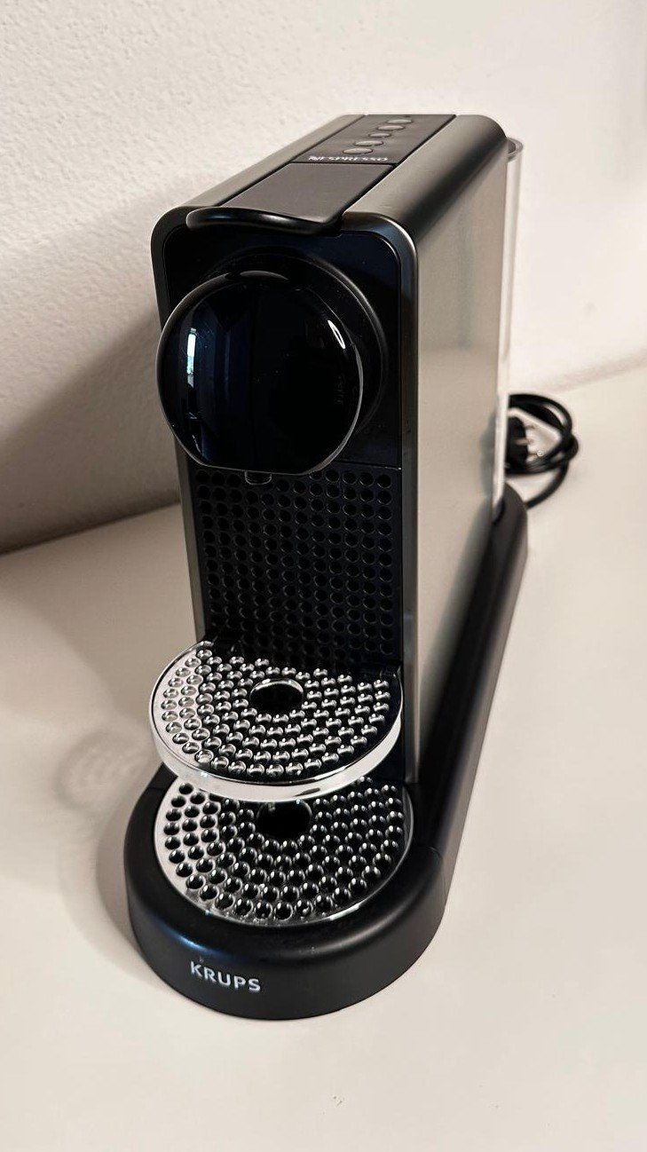 Nespresso Kaffeemaschinen & Espressomaschinen: Krups Nespresso CitiZ Platinum Schwarz/Titanium – Gebraucht aus Schenkon von mar_5b9x