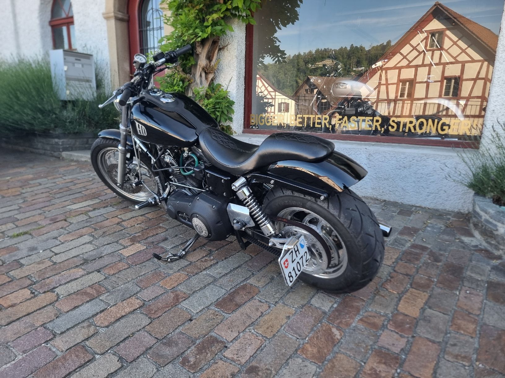 Harley-Davidson Chopper: Harley Davidson Dyna Street Racer / Dragster / Custom – Gebraucht aus Glattfelden von Gasoline_Family 3