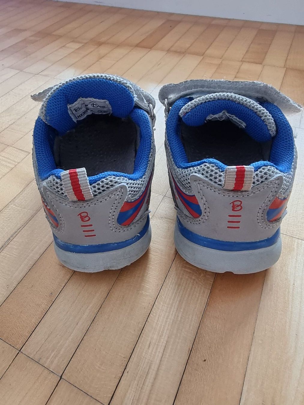Schuhe für Jungen: Kinderschuhe, Turnschuhe, Grösse 22 – Gebraucht aus Oftringen von Tunertune 2
