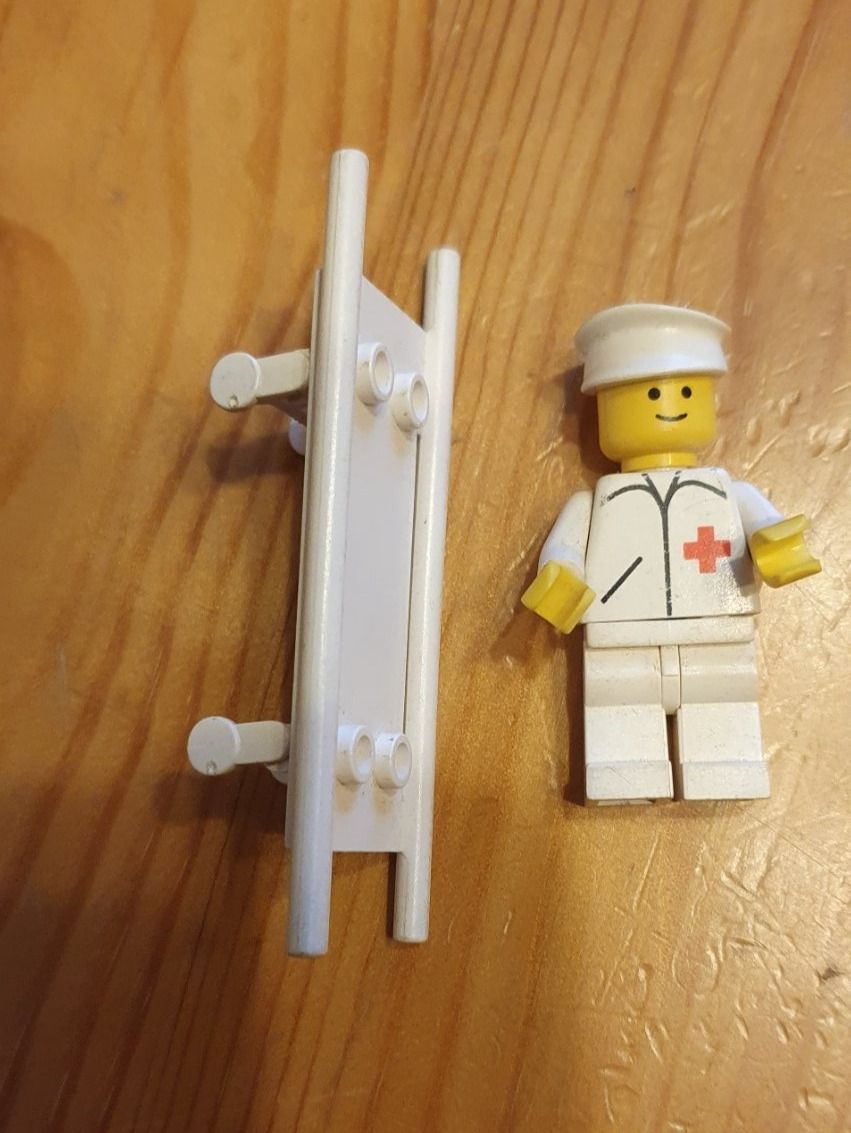 Lego Spielzeuge: Lego Pfleger mit Barre – Gebraucht aus Läufelfingen von jac_vp95 2