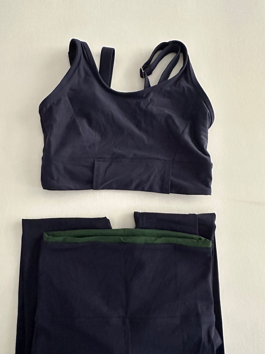 Leggings: Pebbles leggins /bra set – Usato da Dallenwil venduto da ZD2019
