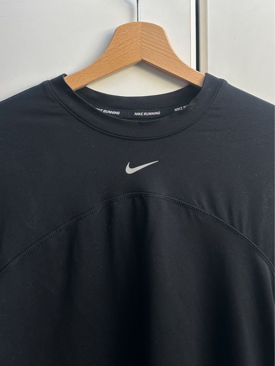 Nike Top: Haut noir Nike Running – Usato da Vessy venduto da tania4284 2