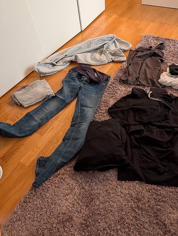 Lotti di vestiti: Umstandskleider – Usato da St. Gallen venduto da Alesha_Shop 1