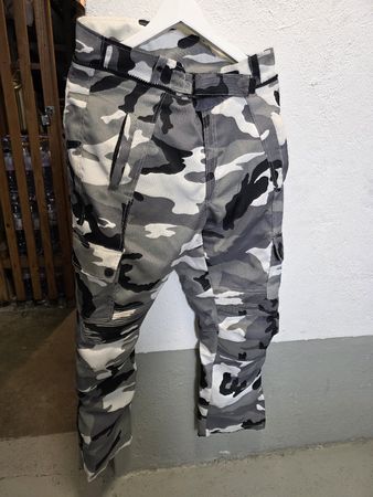 Töffhose Camouflage Grösse M mit Innenfutter und pads