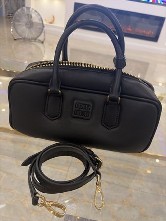 Miu Miu Arcadie Handtasche Leder Schwarz Neuwertig