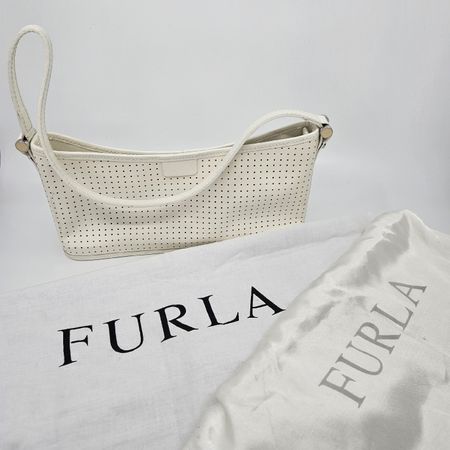 FURLA Y2K Schultertasche aus Lackleder