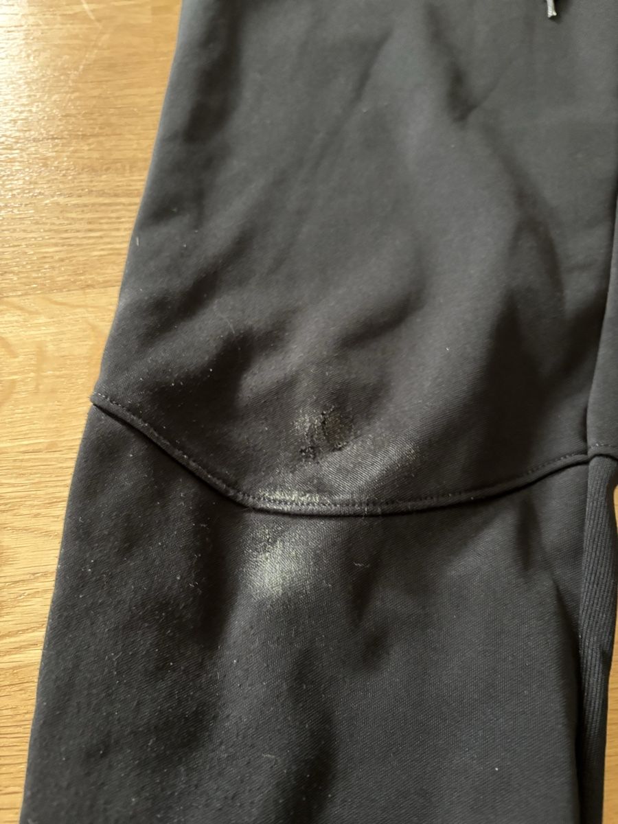 Nike Pantaloni: Sporthose Nike schwarz S – Usato da Fribourg venduto da dafral 1