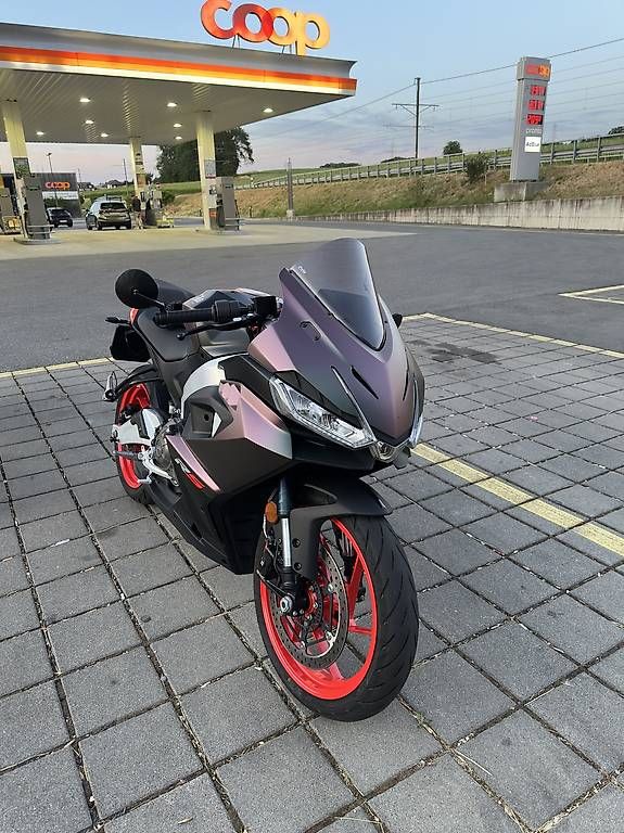 Aprilia Strada: RS457 Prismatic Dark – Usato da Jouxtens-Mézery venduto da aed_wt7y