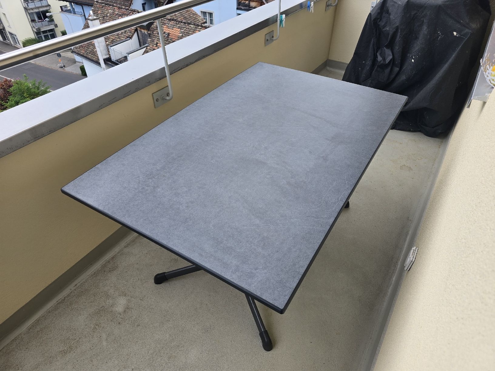 Tables: Tisch für Balkon, Terrasse oder Garten 90×140cm – D'occasion à Wädenswil par sos_6vlx