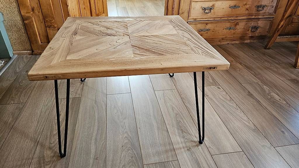 Articoli in legno: COUCHTISCH mit Holzplatte – Usato da Buchs SG venduto da Hummel8 1