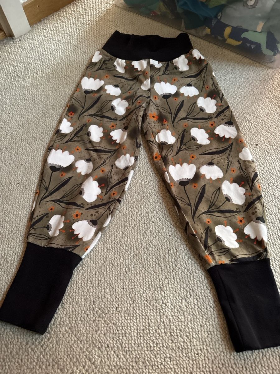 Pantaloni: Neue Handmade Pumphose 110/116 – Nuovo e nell'imballaggio originale da Latterbach venduto da eselin23
