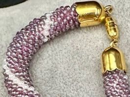 Elegante Halskette Vintage 1960, rosa Perlen.