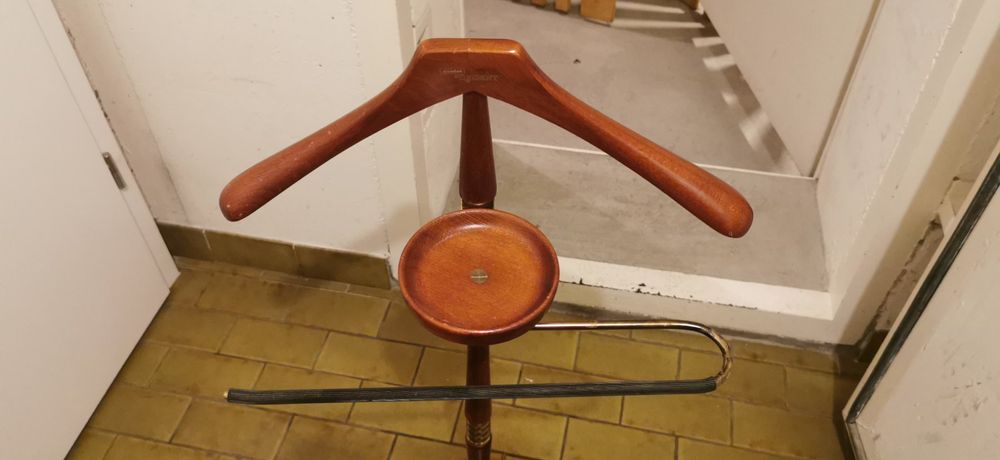 Valet Stand Aus Massivholz - Kleiderständer Mit Ablage Und Hosenhalter