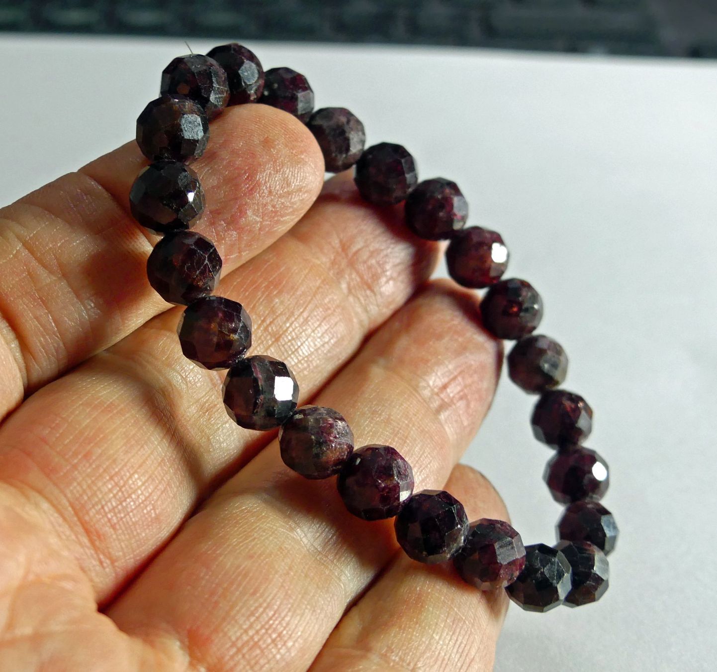 Bracciali & Braccialetti: Armband mit facettierten Granaten – Nuovo e nell'imballaggio originale da Matten b. Interlaken venduto da kero71 1