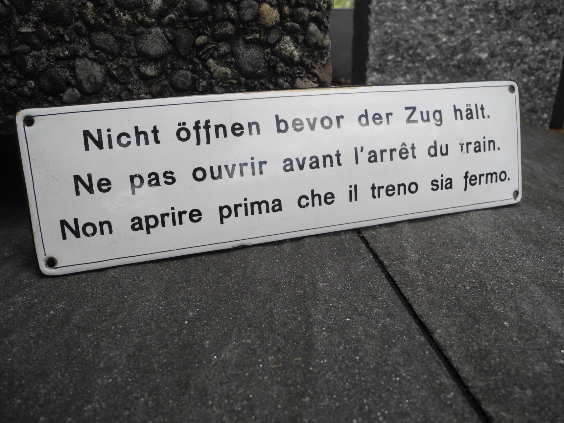 Insegne: ORIGINAL BAHNSCHILD – Usato da Reinach AG venduto da Huckleberrysix