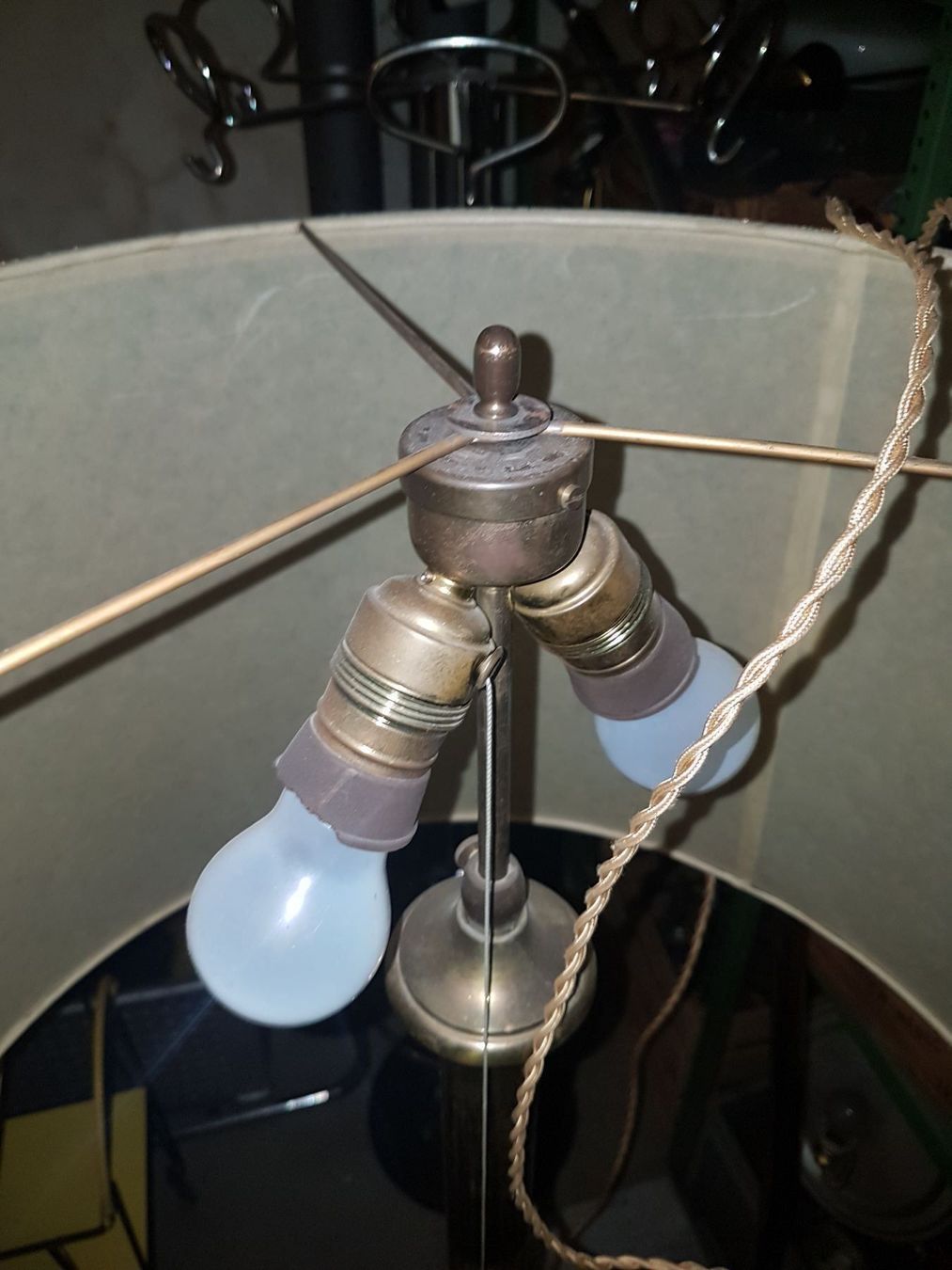 Lampade: Stehlampe, Messing, mit Lampenschirm – Usato da Basel venduto da Jcva 2