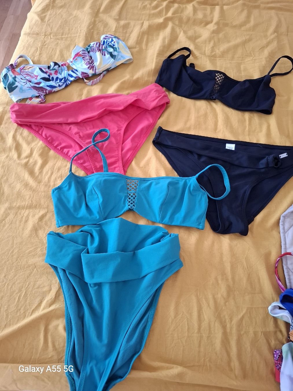 Maillots de bain & Bikinis: Ensemble 3 maillots de bain 2 pièces différentes taille 38 – D'occasion à Payerne par wardi11