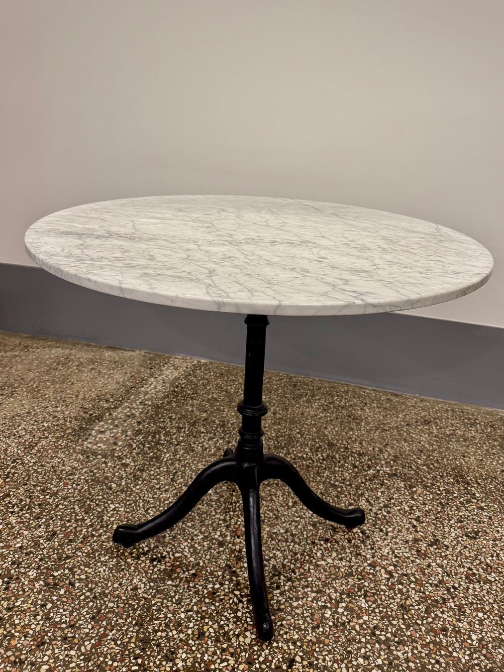 Tische: Bistrotisch - Marmorplatte 90cm – Gebraucht aus Bern von jensstr1979