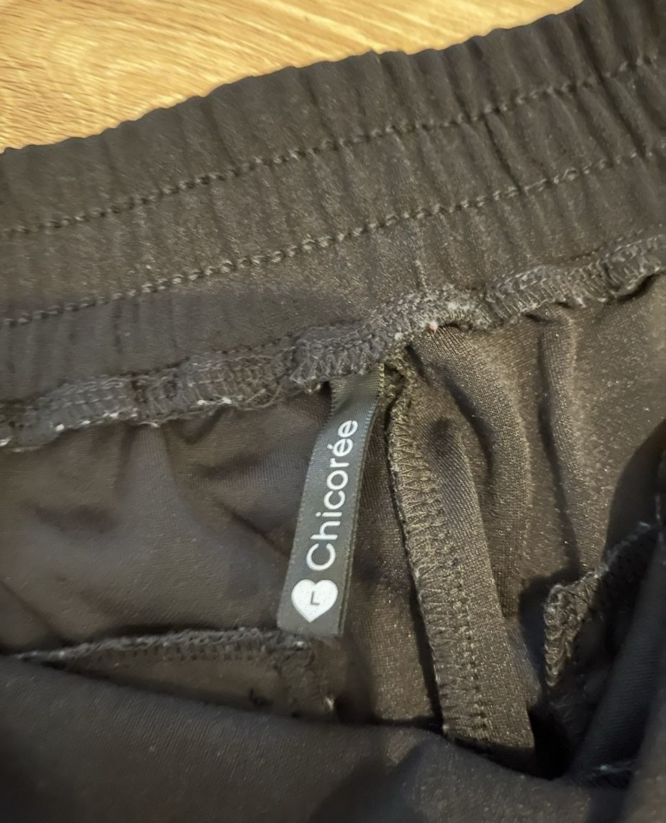Pantaloni: NEU! leichte Stoffhose schwarz- Gr. L – Usato da Escholzmatt venduto da Sarah_ 2