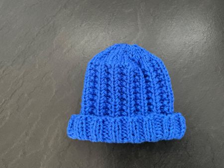 Handgestrickte Baby-Mütze m.doppelter Wolle gestrickt Blau