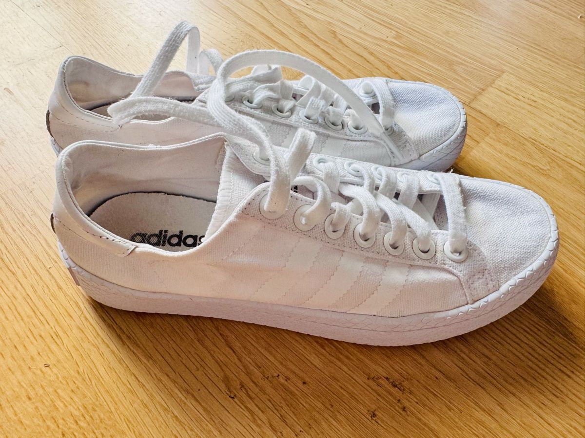 Adidas Scarpe da donna: Adidas Sneaker weiss Grösse 38.5  – Usato da Zollikofen venduto da AureusManus