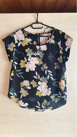 Damen Bluse Only schwarz Blumenmuster neuwertig Gr. 40
