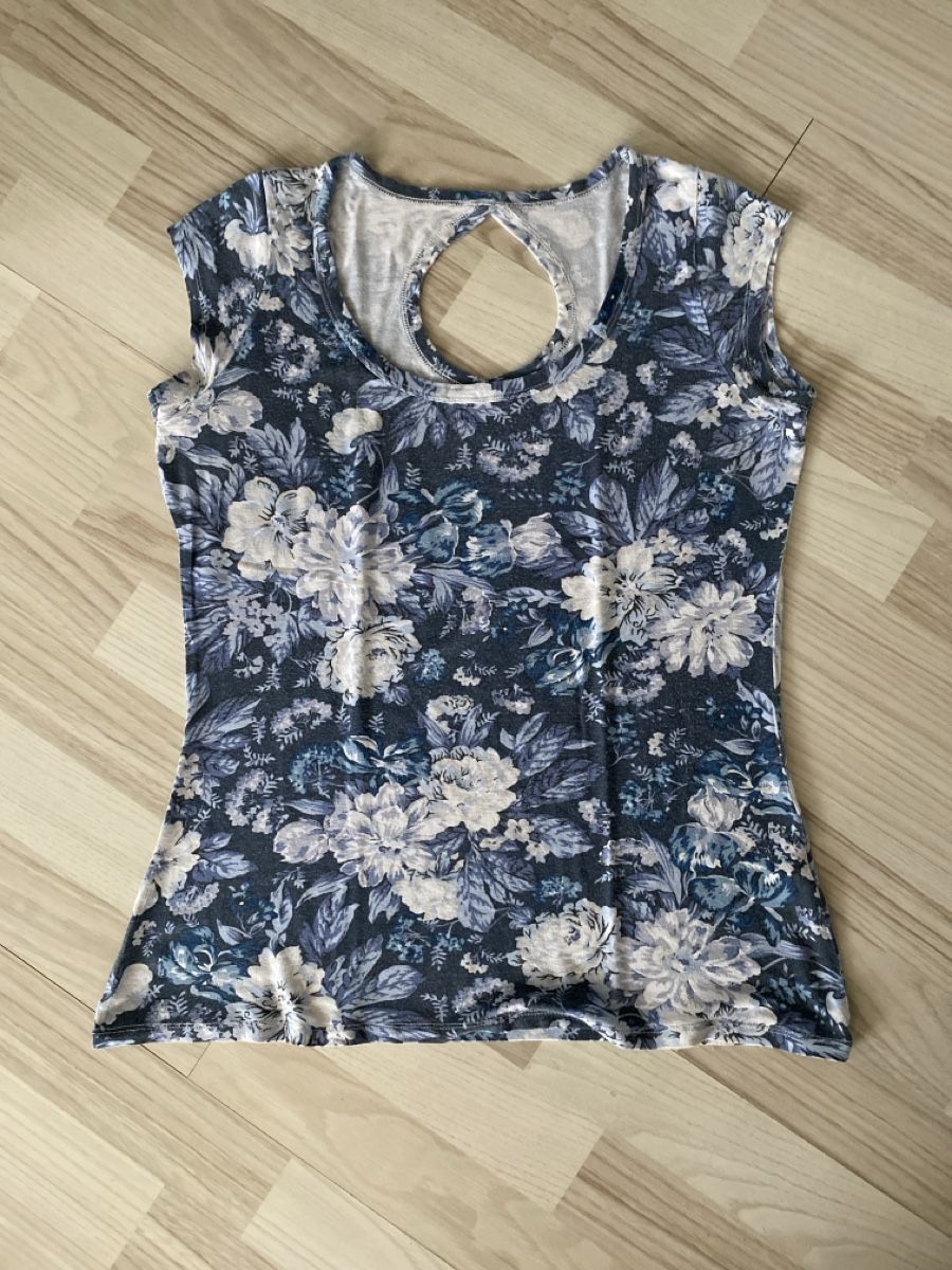 Lots de vêtements: Kleiderpaket Gr.M – D'occasion à Strengelbach par Bycy 1