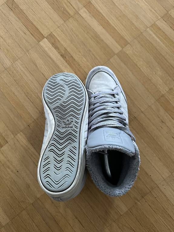 Damenschuhe: Winter Adidas Turnschuhe Wildleder – Gebraucht aus Stans von go__hh9x 2