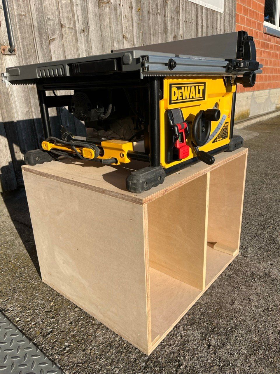 Dewalt Sägen: Dewalt DWE 7492 QS mit Möbel – Gebraucht aus Steinhausen von gino909