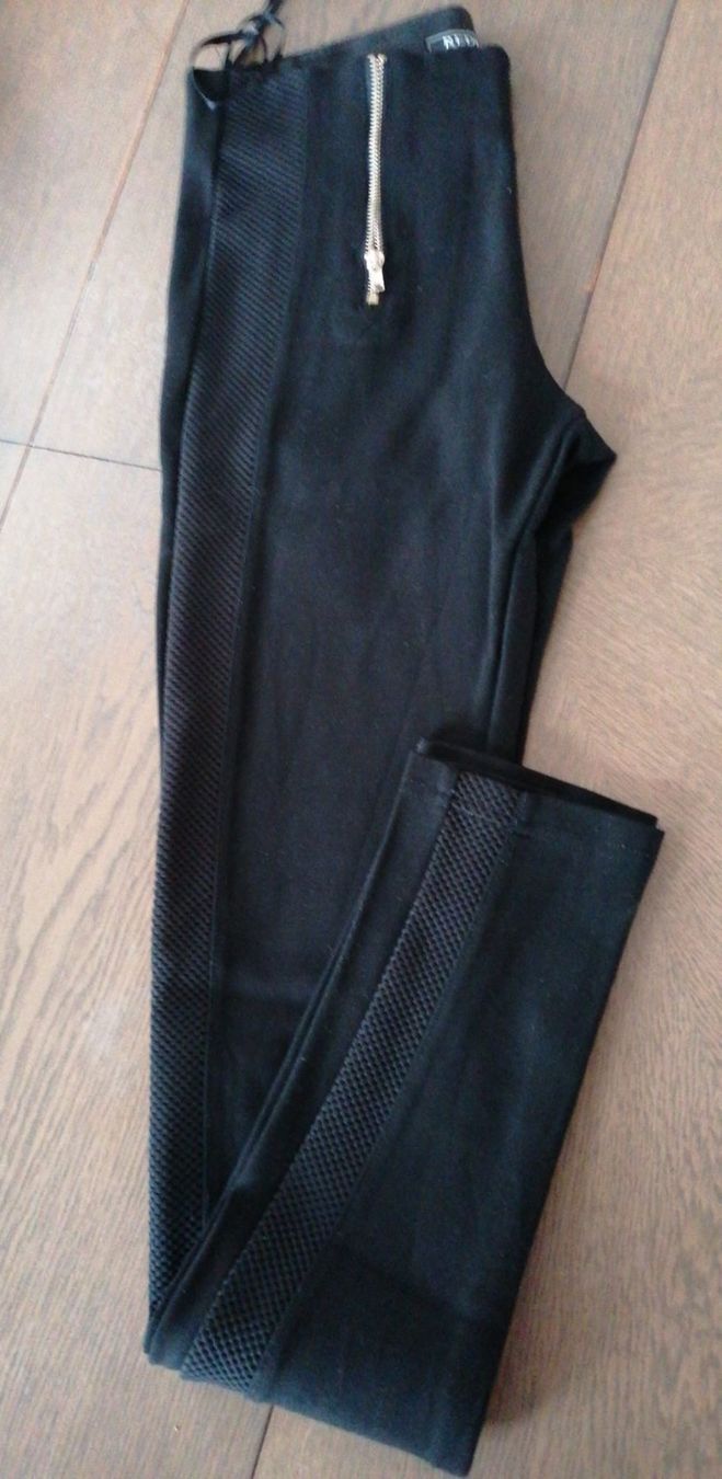 Leggings: schwarze Leggings Grösse 34/36 – Usato da Grächen venduto da Hel7890