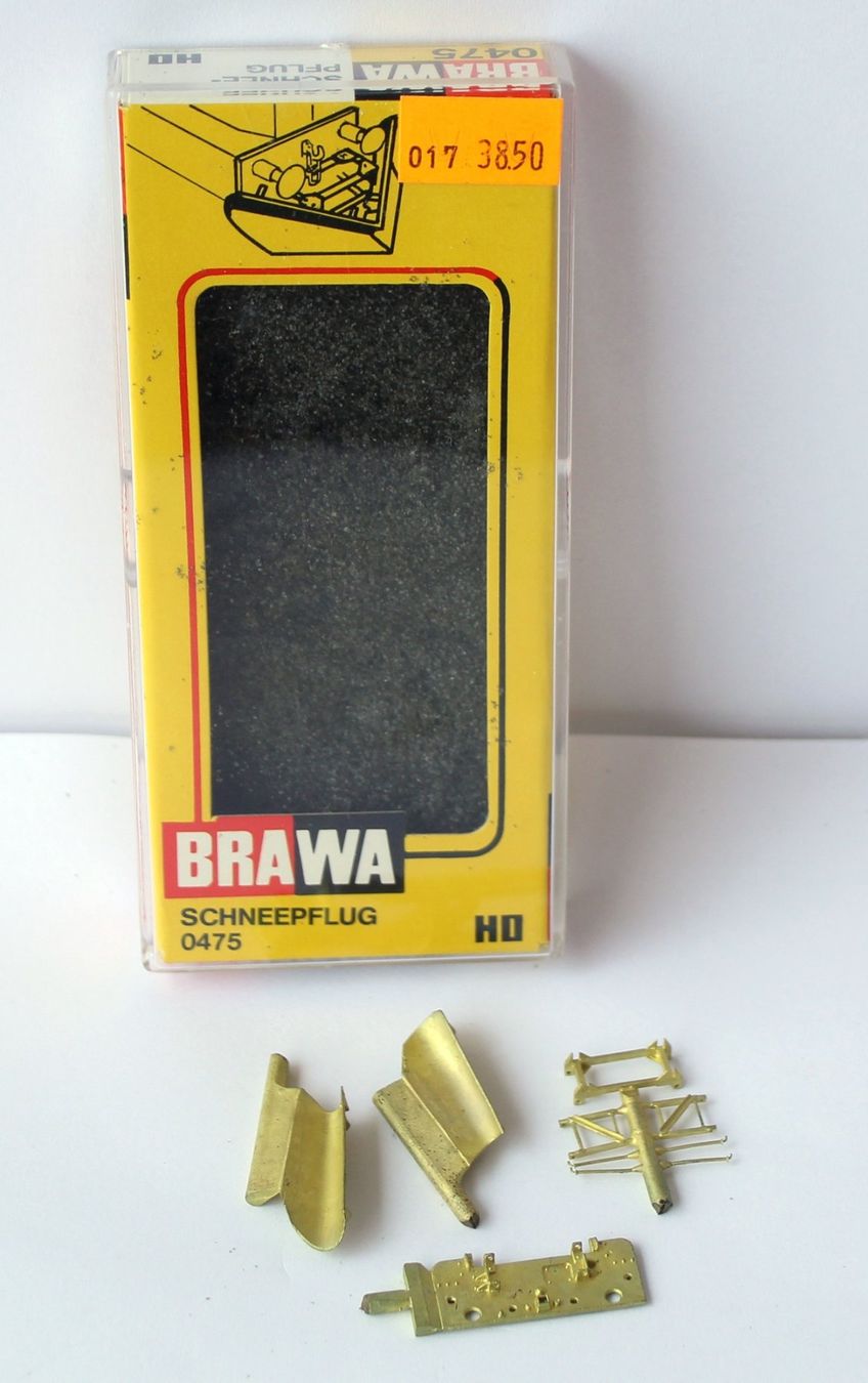Brawa Modellini di ferrovie: Brawa H0 0475 Schneepflug-Bausatz MS Schleuderguss – Usato da Zürich venduto da Auctionata
