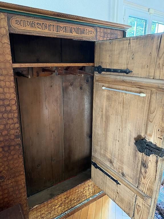 Armadi: Antiker Kleiderschrank – Usato da Bern venduto da dexter123 1