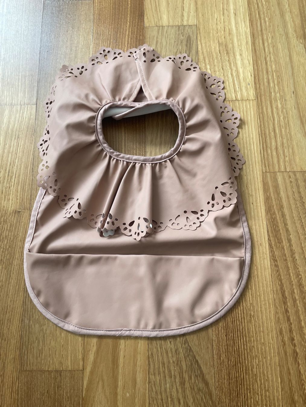 Pasti del neonato: Elodie Lätzchen Mädchen Rosa – Usato da Buchs SG venduto da VintageHomeCH