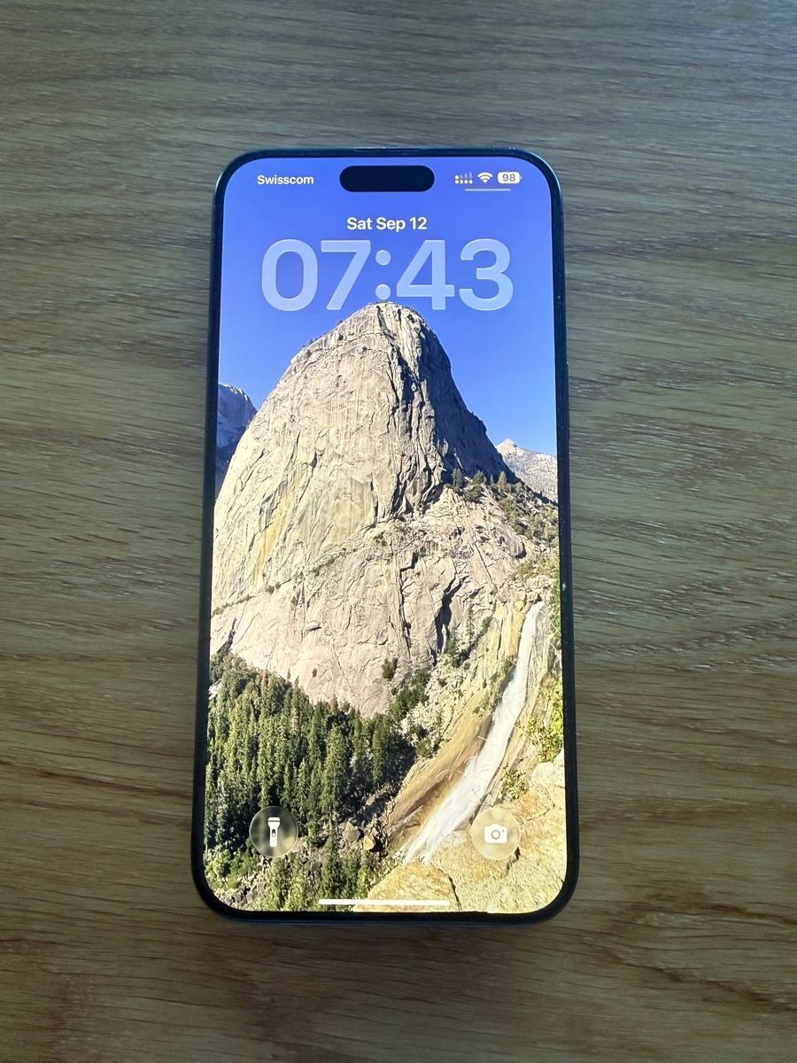 Apple Telefoni cellulari / Smartphones: iPhone 15 Pro Max Schwarz 512GB – Usato da Küsnacht ZH venduto da iphone4swiss