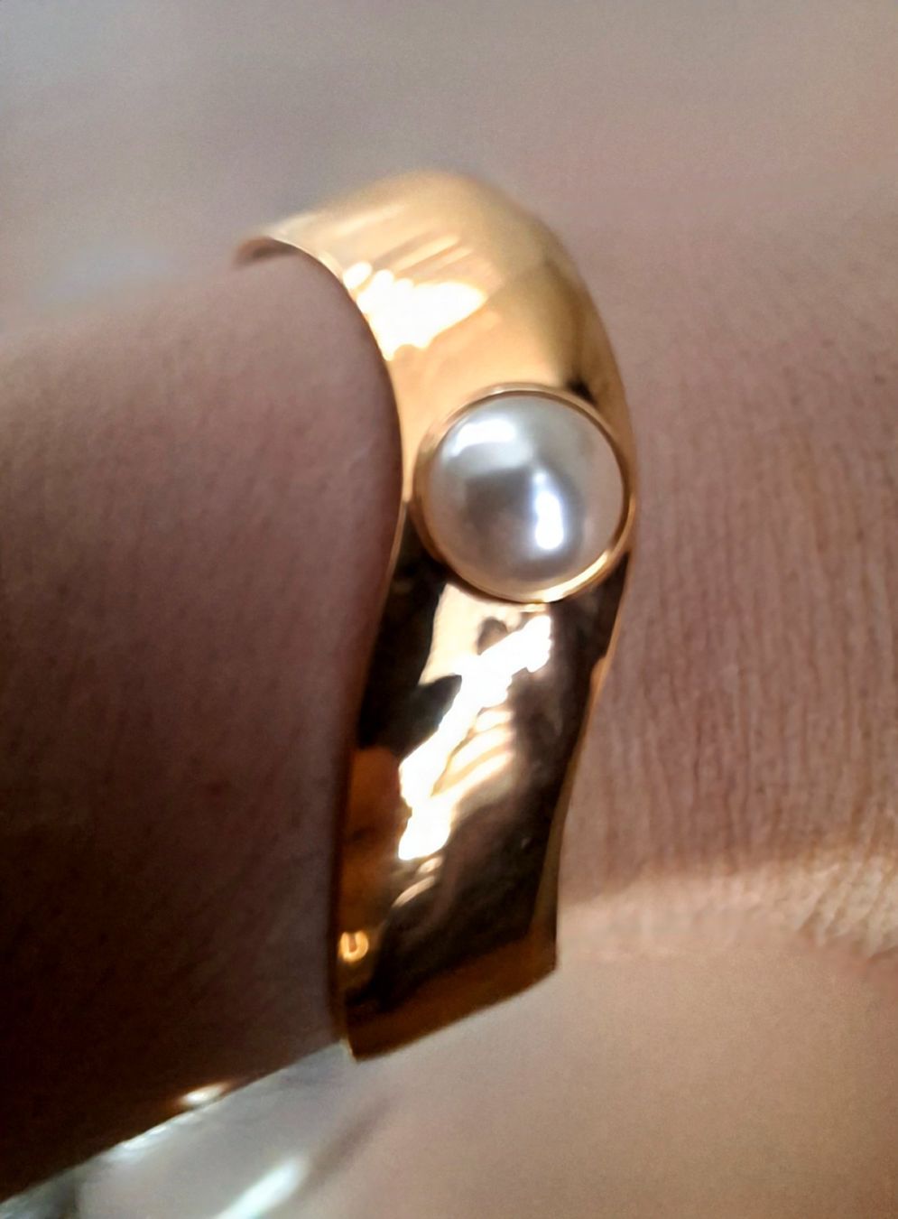 Bracciali & Braccialetti: Bracelet jonc asymétrique rigide doré avec perle – Usato da Genève venduto da a_t_g5kq 1