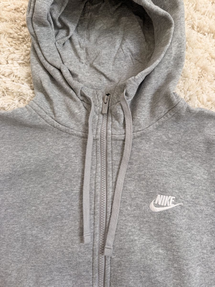 Nike Pullover & Sweatshirts: Nike Zip Hoddie – Gebraucht aus Bern von ari_6t6x 1