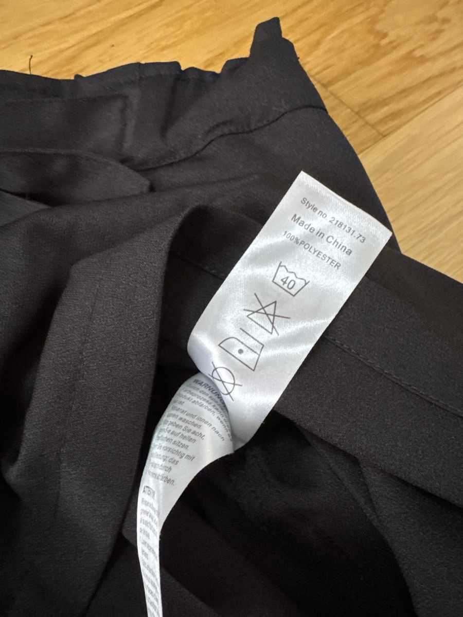 Pantaloni: Schwarze Shorts Chicorée Grösse S mit Gummibund – Nuovo (secondo la descrizione) da Thun venduto da Vans_98 2
