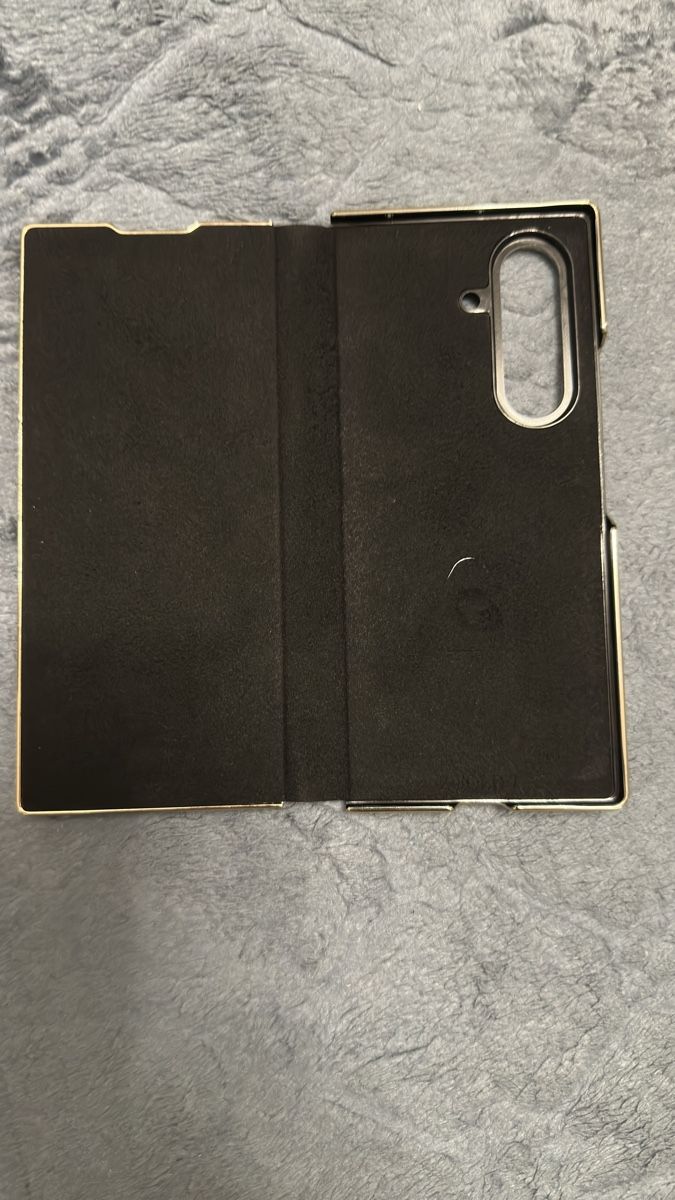 Samsung Cover & Protezioni schermo: Samsung Galaxy Fold 7 Hülle – Nuovo e nell'imballaggio originale da Schlieren venduto da Kamacho 1