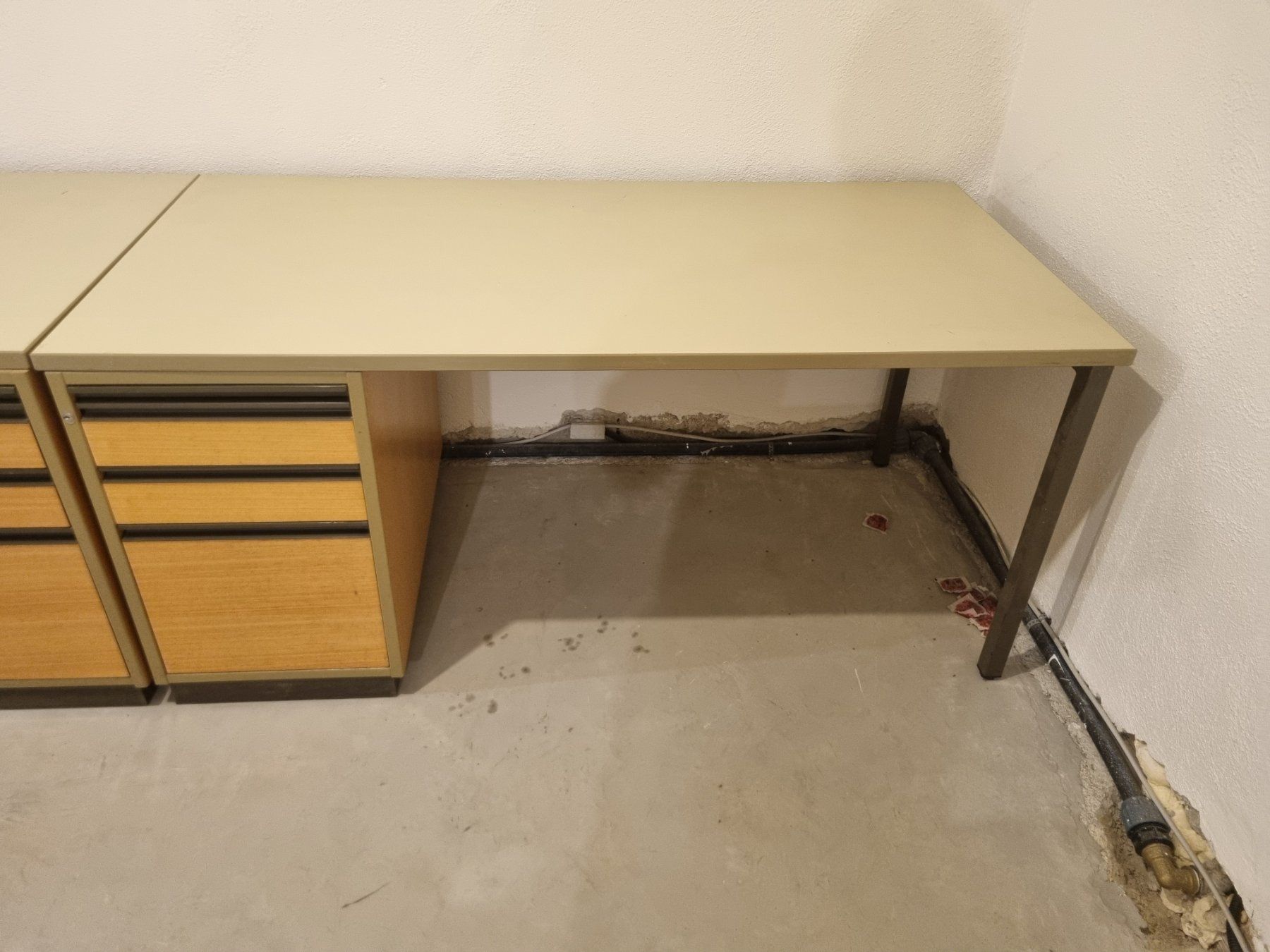 Schreibtische: Bürotisch - Werkbank - Lista – Gebraucht aus Deitingen von RRD2010