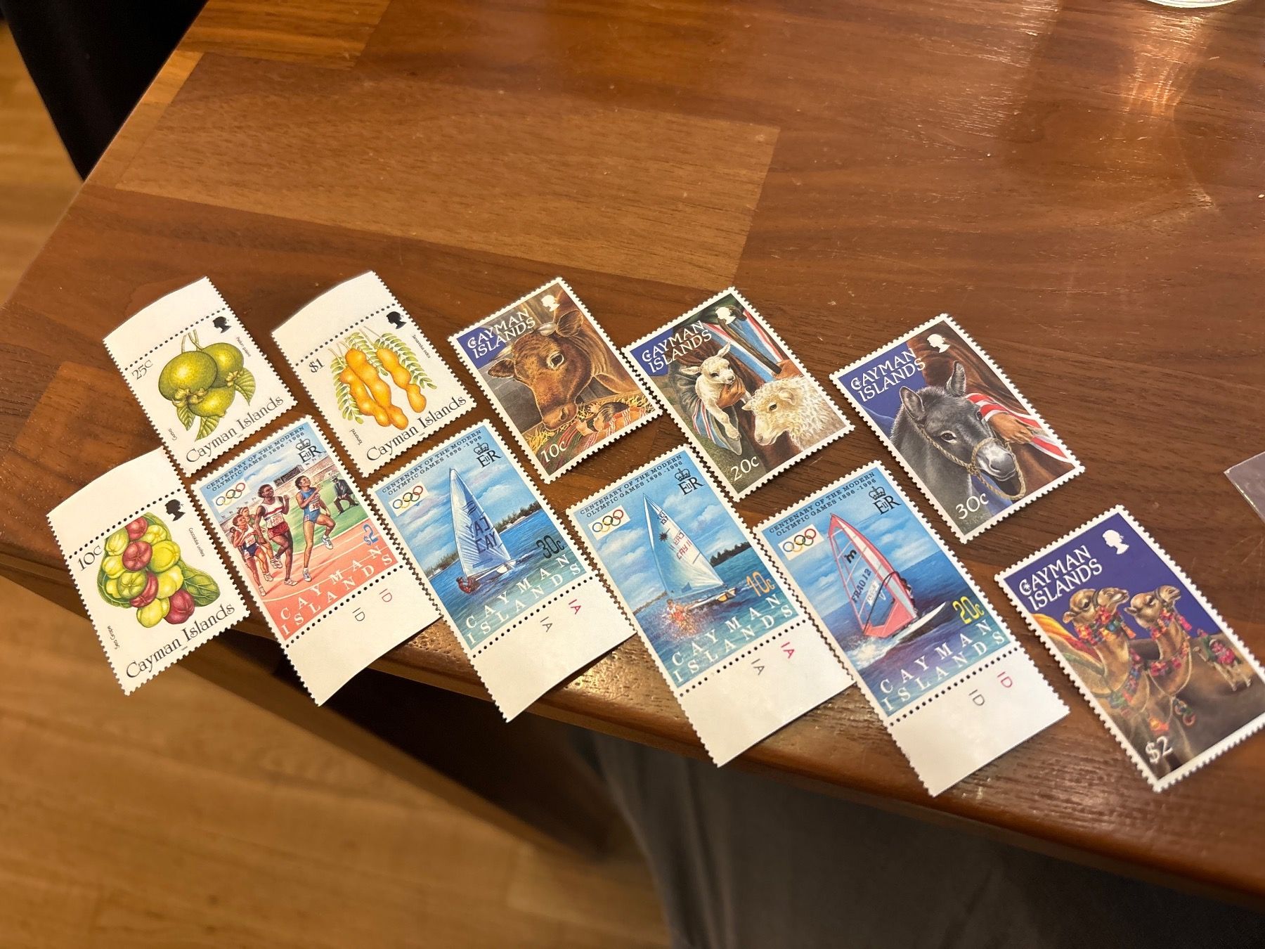 Tutti i francobolli: Briefmarken 3 Serien Cayman Islands – Nuovo e nell'imballaggio originale da Zürich venduto da engebrunau