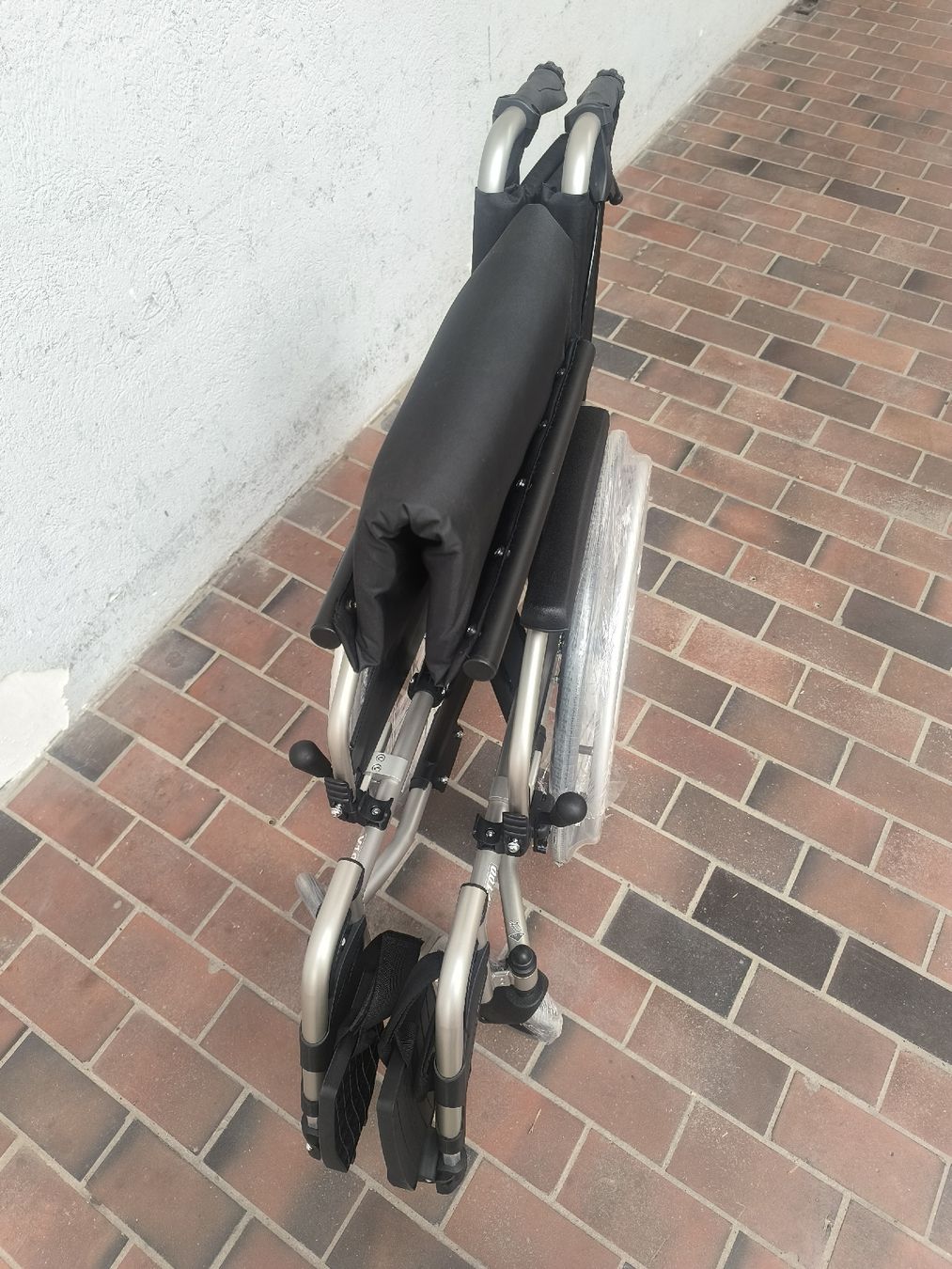 Sedie a rotelle: Rollstuhl V100 Sitzbreite 50cm NEU – Nuovo (secondo la descrizione) da Allschwil venduto da BezoBezo 5