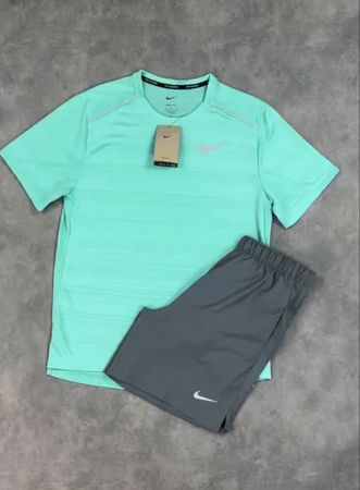 Ensemble t-shirt et short Nike homme taille M neuf
