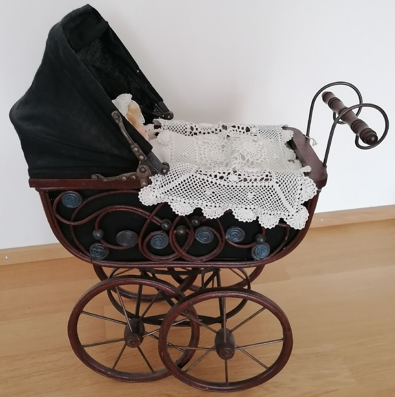 Carrozzine per bambole: Vintage Puppenwagen mit Püppchen – Nuovo (secondo la descrizione) da Wädenswil venduto da bas_yfh5 2