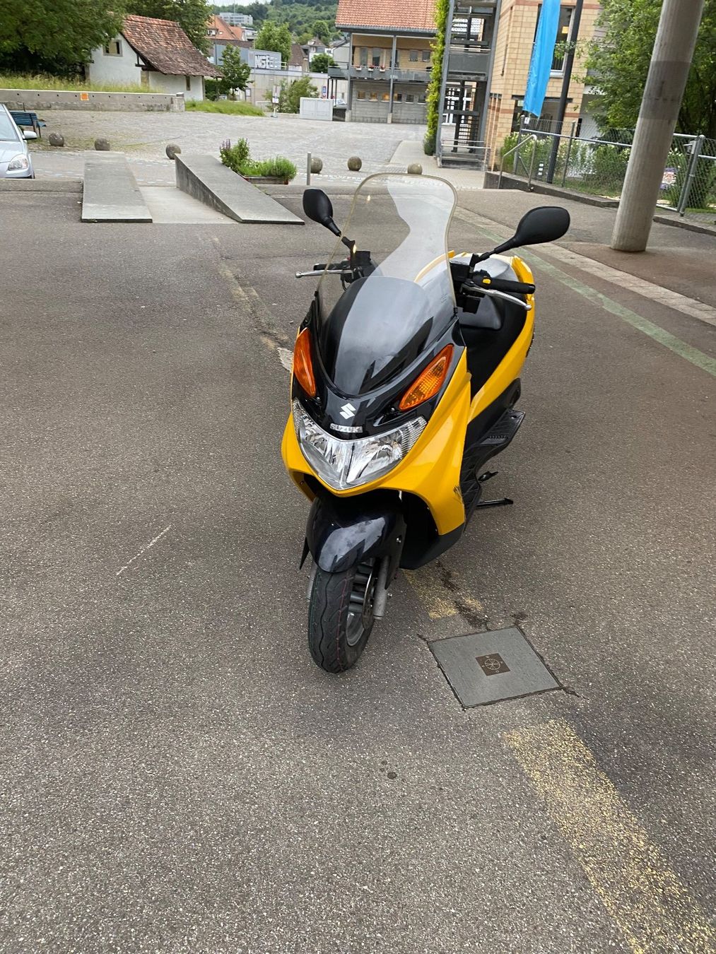 Suzuki Scooter: Suzuki Burgman UH125 – Usato da Köniz venduto da ante.co
