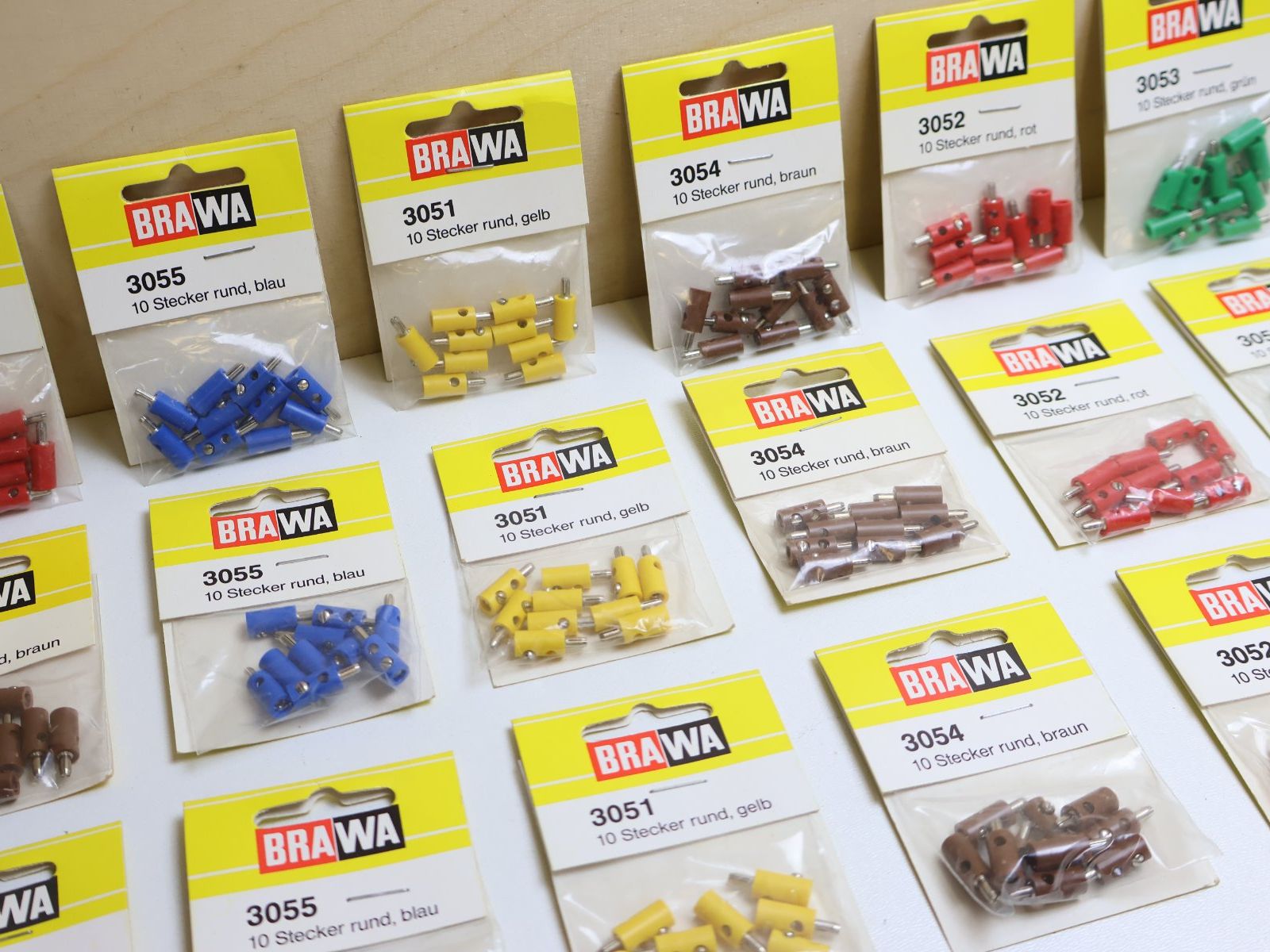 Brawa Modellini di ferrovie: BRAWA Modellbahn Stecker & Muffen - 180 Stück - Neu – Nuovo (secondo la descrizione) da Winterthur venduto da Monstera