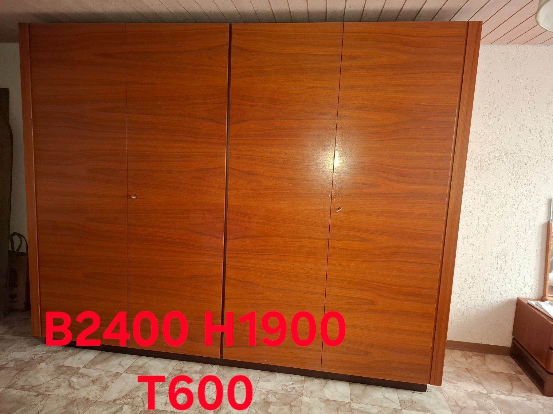 Armadi: Kleiderschrank – Usato da Remetschwil venduto da wendy_7