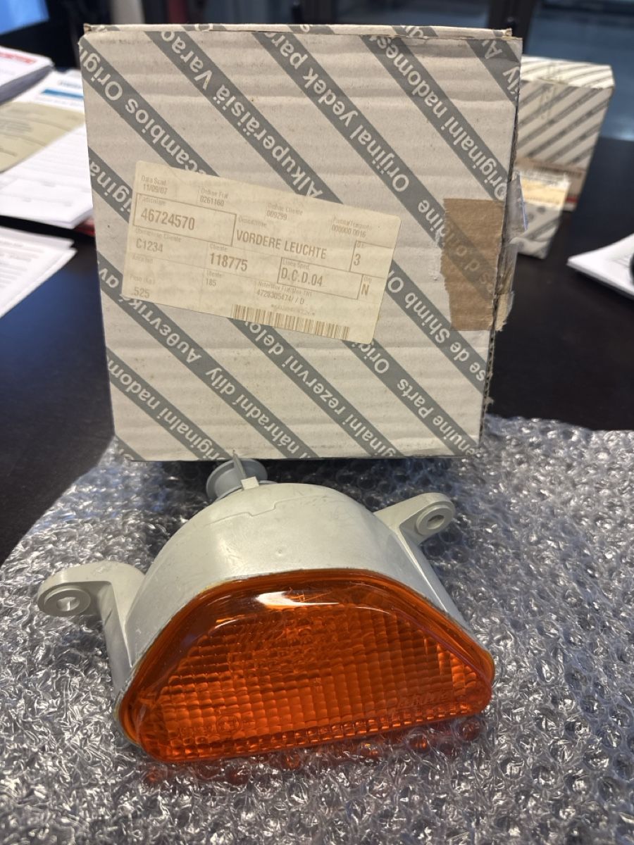 Fiat Tutti pezzi di ricambio auto: Fiat Original Blinker Vorne Rechts, Neu & Ungebraucht! – Nuovo e nell'imballaggio originale da Zürich venduto da but_2gsm 2