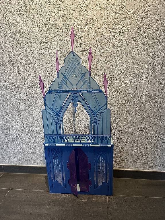 Case e mobili per bambole: Elsa Schloss – Usato da Hölstein venduto da Juvia 3