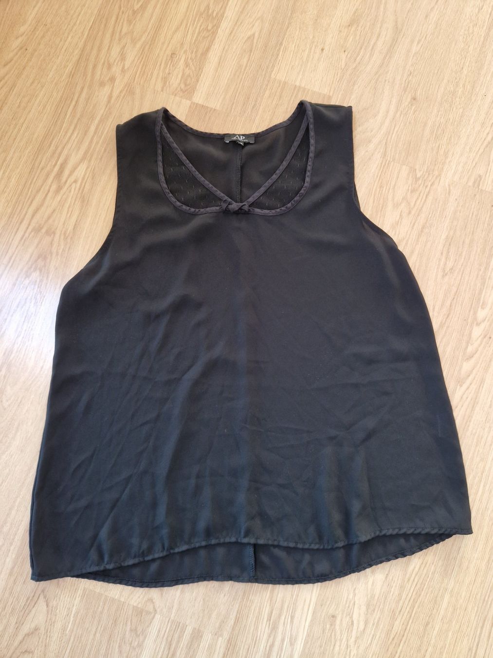 Top: Schickes Oberteil / Top schwarz 42 AP – Usato da Giswil venduto da movo08