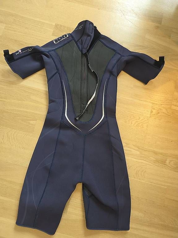Tauchanzüge: Neopren- Anzug / Neopren / Shorty – Gebraucht aus St. Gallen von loveric 1